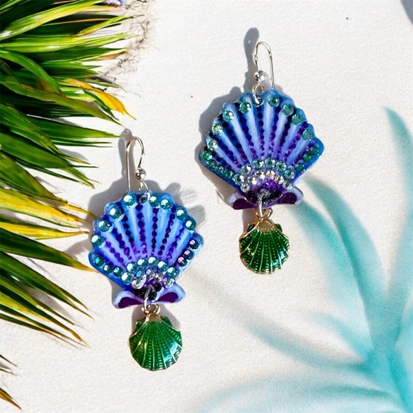 Scallop shell handpainted earrings w crystal and charm sterling wire OOAK - Picture 3 of 6